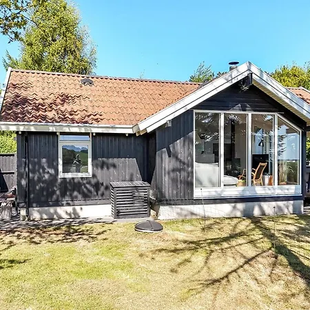 Ama - 250m From The Sea By Interhome